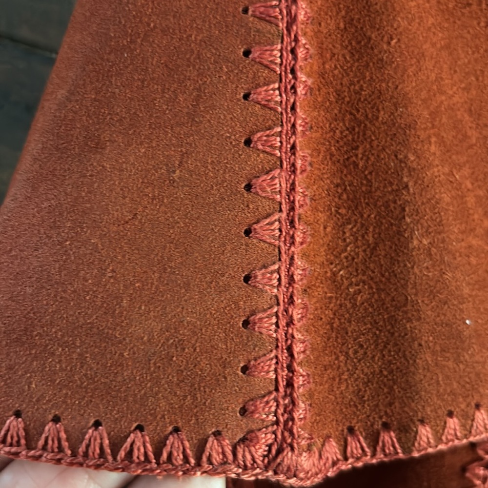 ❤️‍🔥Rare Vintage PUEBLO Navajo Suede Vest
Sm/M - Picture 9 of 15